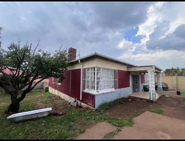 6 BEDROOM HOUSE FOR SALE IN THE HILL